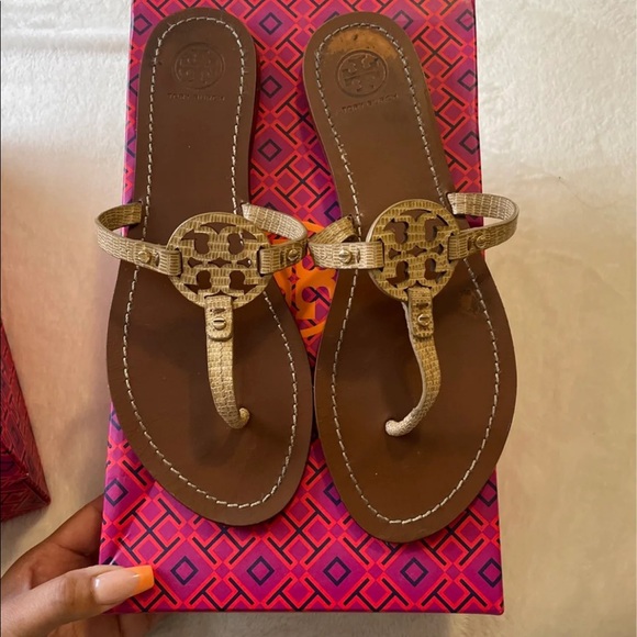 Sold Tory Burch 2 pairs of sandals - Picture 5 of 11